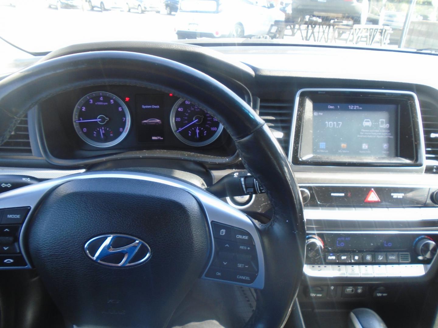 2019 Hyundai Sonata (5NPE34AF5KH) , located at 6112 N Florida Avenue, Tampa, FL, 33604, (888) 521-5131, 27.954929, -82.459534 - Photo#10